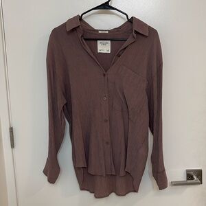 Abercrombie Oversized Crinkle Rayon Textured Shirt in Brown - size S